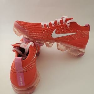 New Women's Nike Vapormax Flyknit 3 Size 7.5